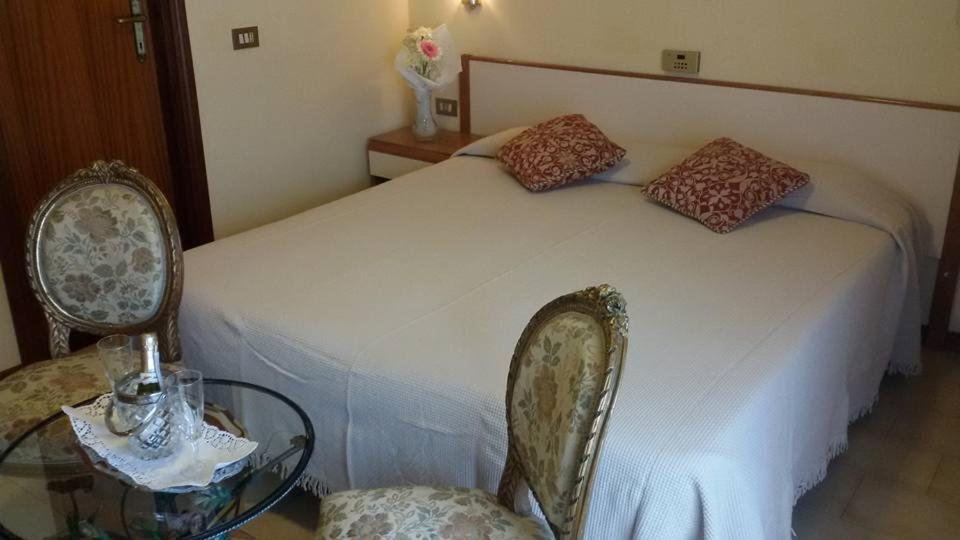 Hotel Le Vigne Contigliano Buitenkant foto